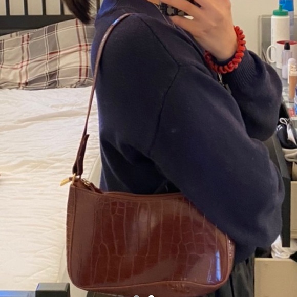 Maroon faux leather shoulder bag - Picture 2 of 2